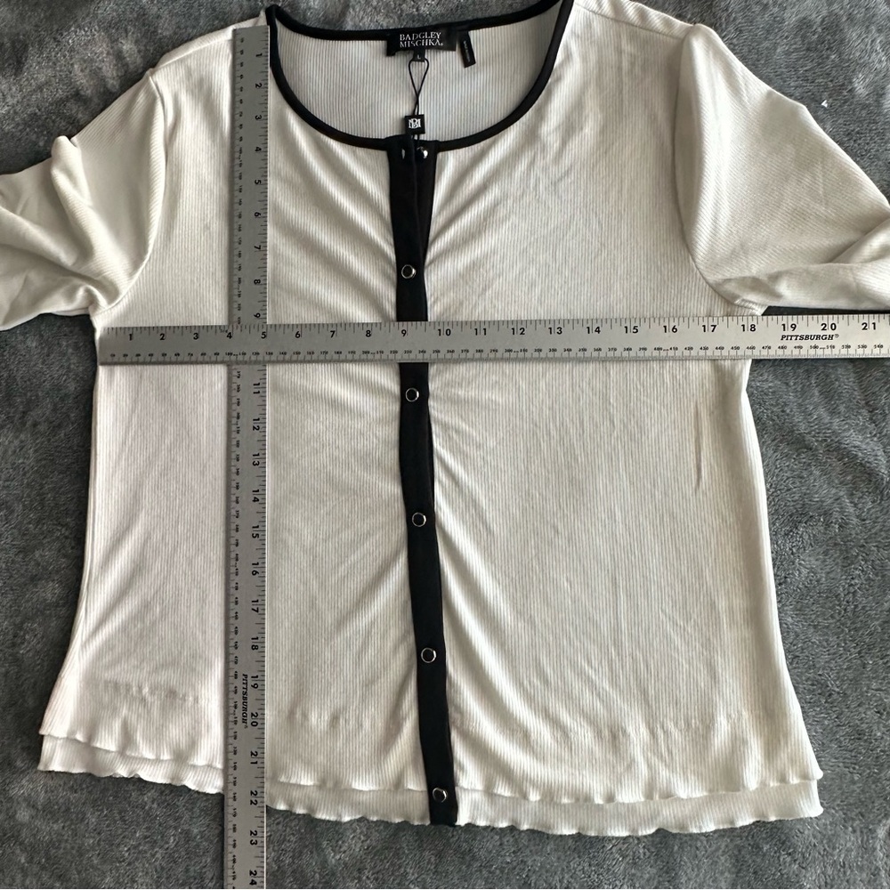 New Badgley Mischka White Cardigan Top Black Trim Bow Ribbon Cuffs Chic Ribbed - Picture 11 of 15